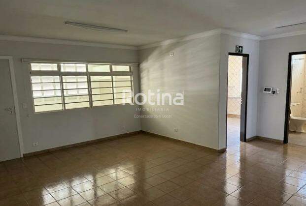Apartamento para alugar, 3 quartos em Uberlândia no bairro Daniel Fonseca no valor de R$ 2.200,00 - Rotina Imobiliária: 