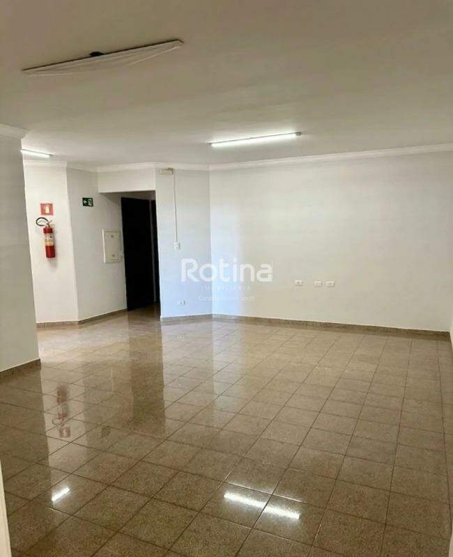 Apartamento para alugar, 3 quartos em Uberlândia no bairro Daniel Fonseca no valor de R$ 2.200,00 - Rotina Imobiliária: 