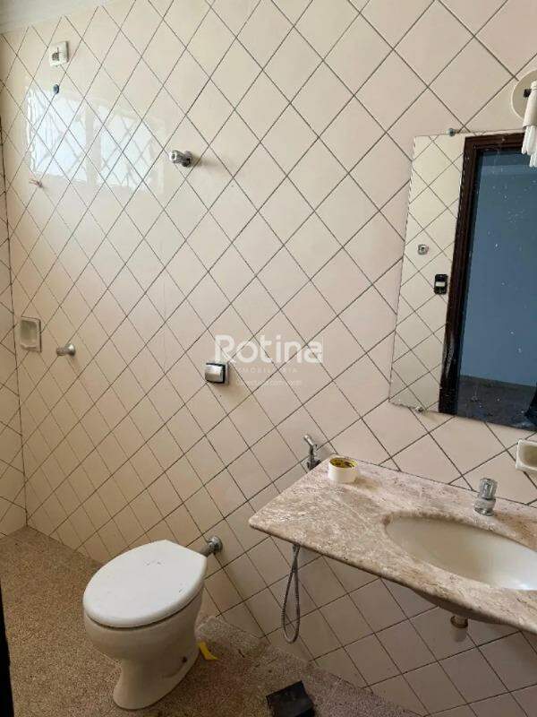 Apartamento para alugar, 3 quartos em Uberlândia no bairro Daniel Fonseca no valor de R$ 2.200,00 - Rotina Imobiliária: 