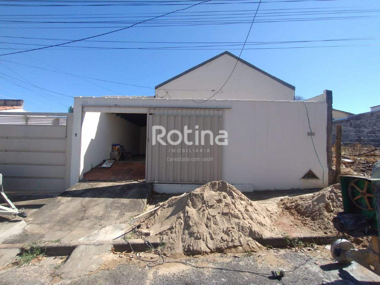 Casa para alugar, 3 quartos em Uberlândia no bairro Presidente Roosevelt no valor de R$ 1.350,00 - Rotina Imobiliária: 