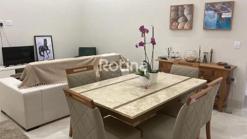 Casa para alugar, 3 quartos em Uberlândia no bairro Novo Mundo no valor de R$ 3.400,00 - Rotina Imobiliária: 