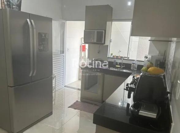 Casa para alugar, 3 quartos em Uberlândia no bairro Novo Mundo no valor de R$ 3.400,00 - Rotina Imobiliária: 