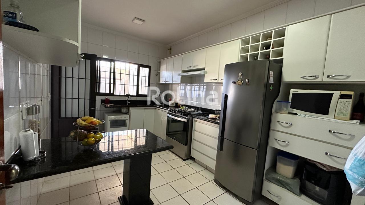 Casa à venda, 5 quartos em Uberlândia no bairro Vigilato Pereira no valor de R$ 1.150.000,00 - Rotina Imobiliária: 