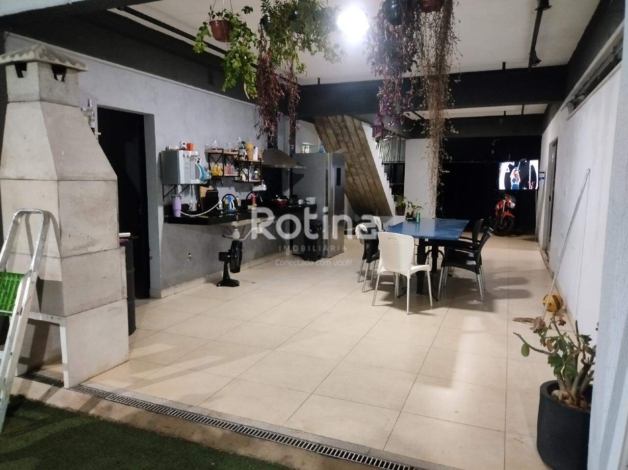 Casa à venda, 5 quartos em Uberlândia no bairro Jardim Inconfidência no valor de R$ 1.200.000,00 - Rotina Imobiliária: 