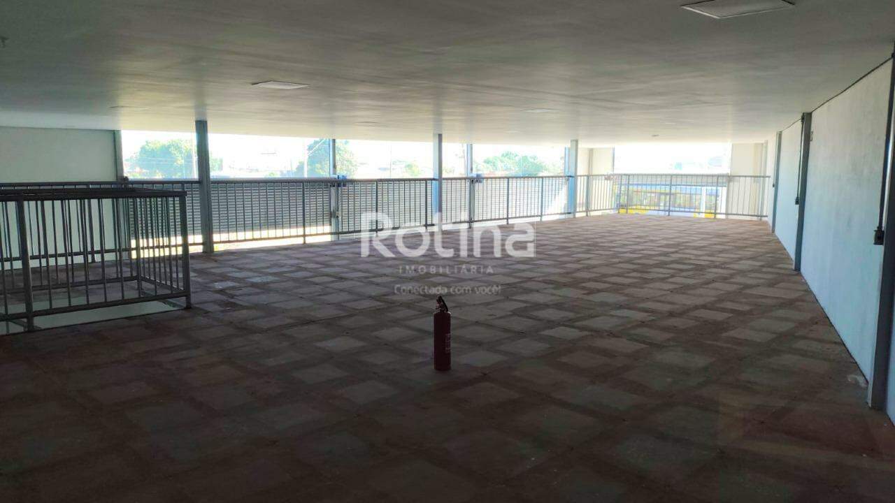 Galpão para alugar, em Uberlândia no bairro Segismundo Pereira no valor de R$ 16.000,00 - Rotina Imobiliária: 
