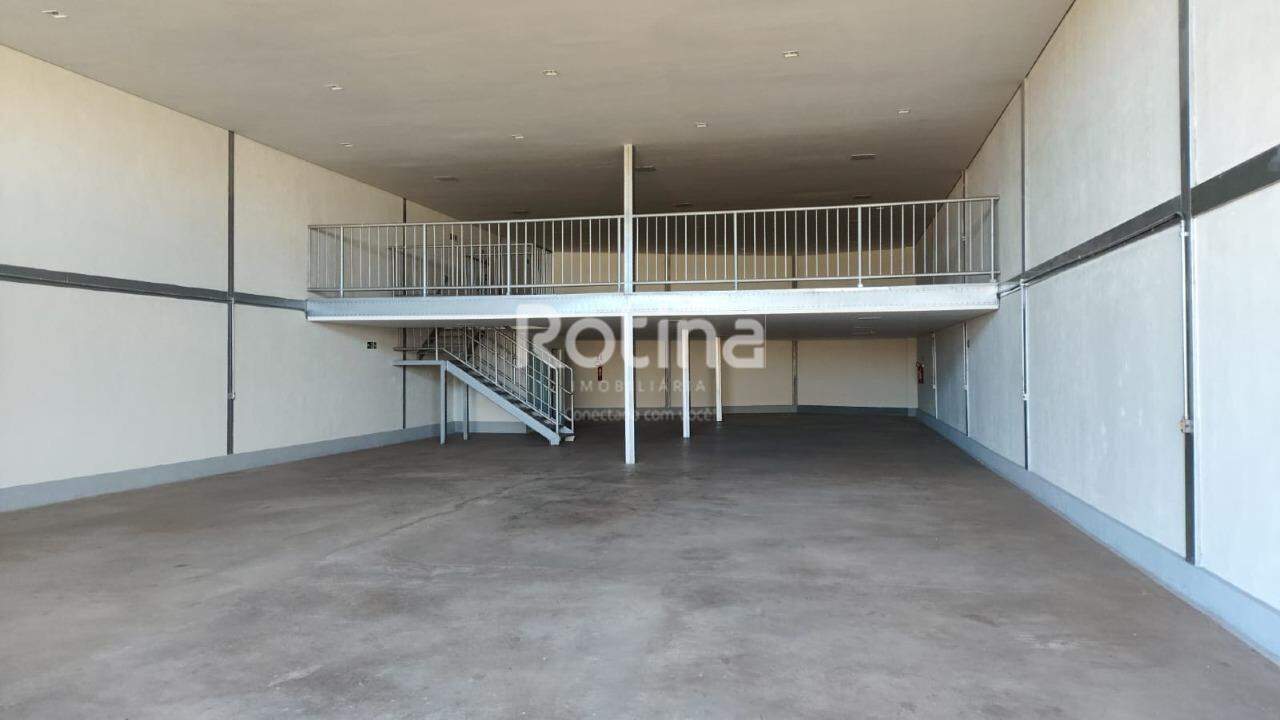 Galpão para alugar, em Uberlândia no bairro Segismundo Pereira no valor de R$ 16.000,00 - Rotina Imobiliária: 