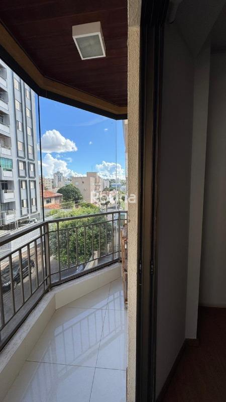 Apartamento para alugar, 3 quartos em Uberlândia no bairro Patrimônio no valor de R$ 3.850,00 - Rotina Imobiliária: 