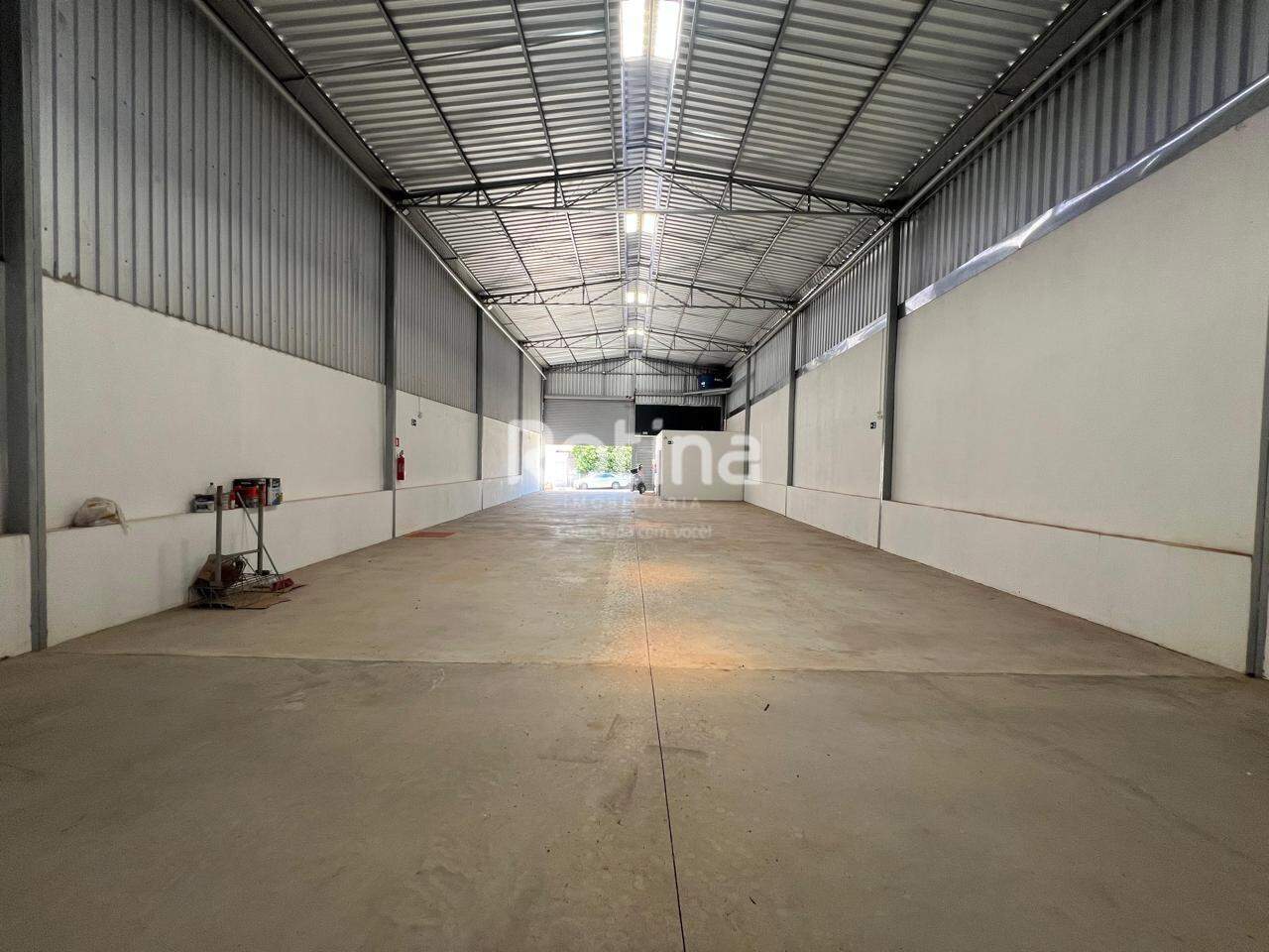 Galpão para alugar, em Uberlândia no bairro Nossa Senhora das Graças no valor de R$ 7.000,00 - Rotina Imobiliária: 