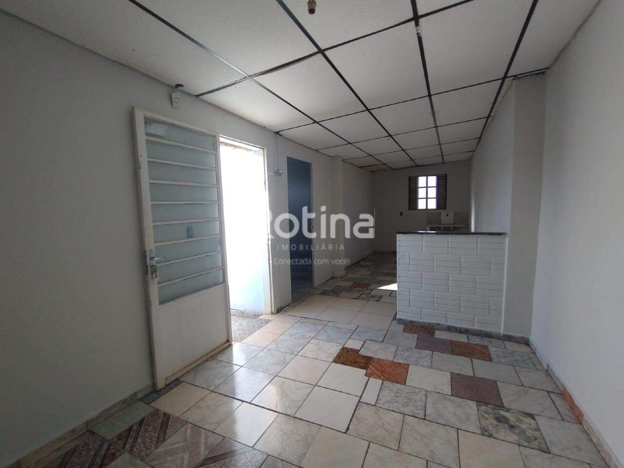 Casa para alugar, 1 quarto em Uberlândia no bairro Tibery no valor de R$ 900,00 - Rotina Imobiliária: 