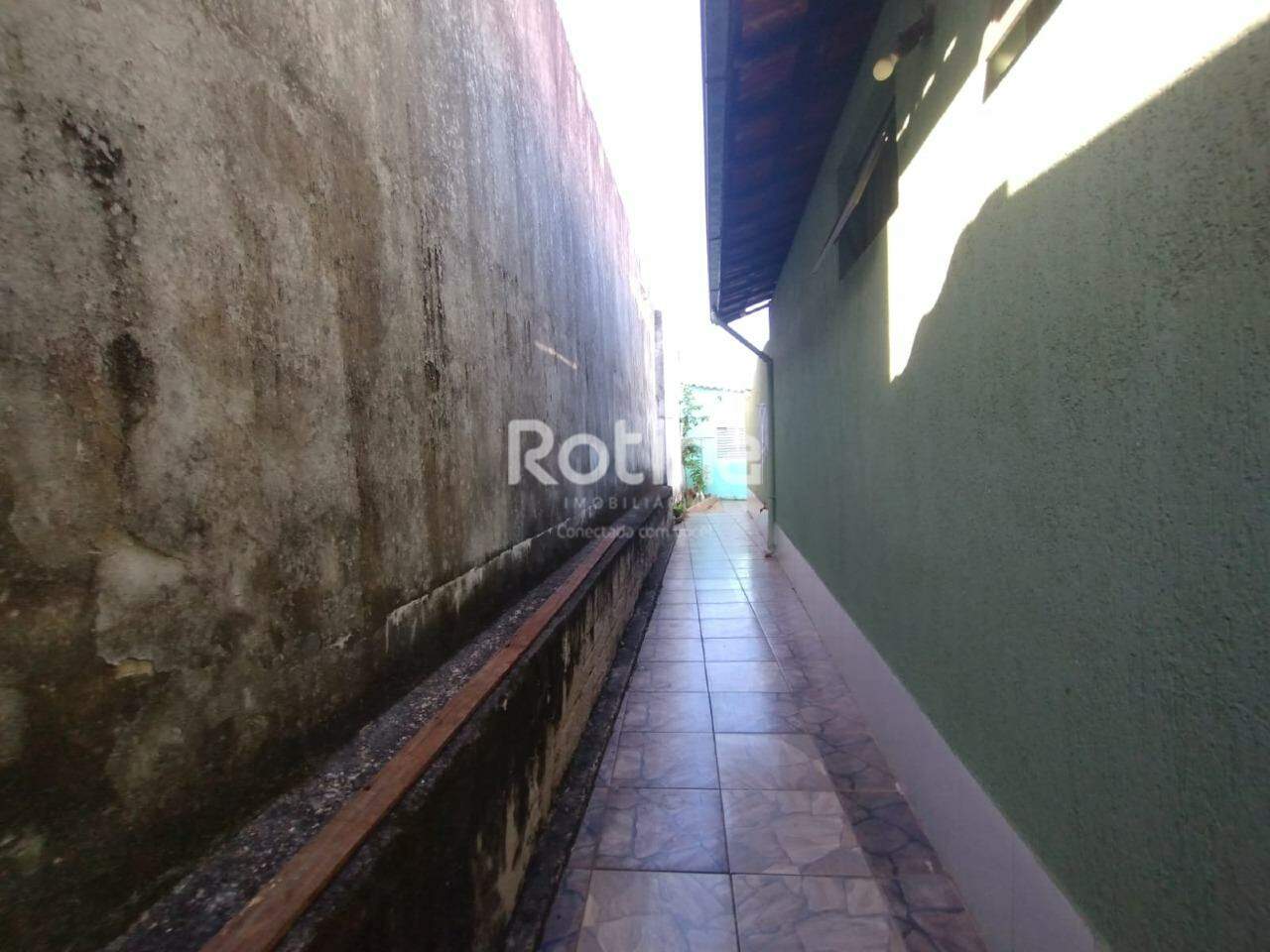 Casa para alugar, 1 quarto em Uberlândia no bairro Tibery no valor de R$ 900,00 - Rotina Imobiliária: 