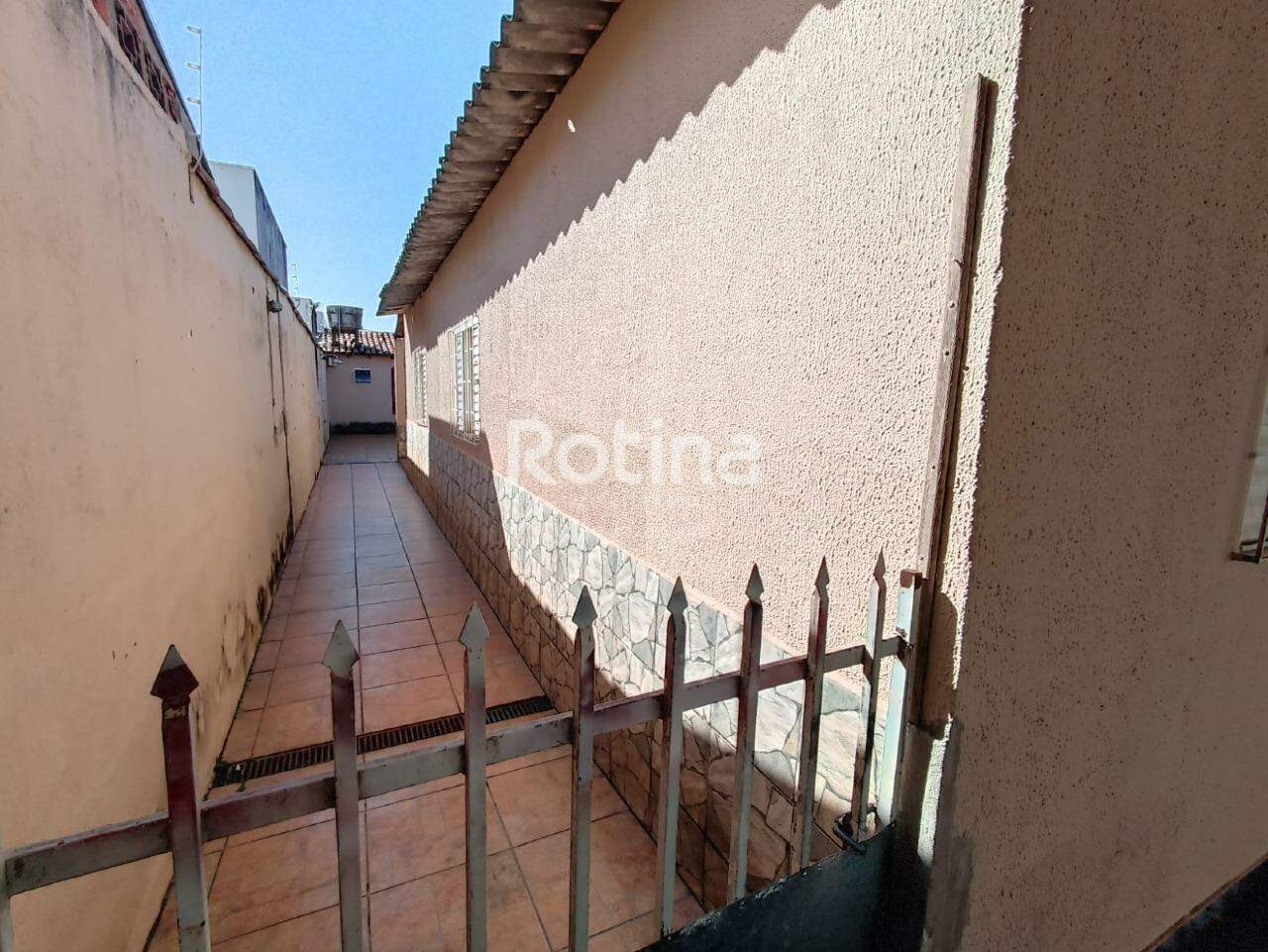 Casa à venda, 3 quartos em Uberlândia no bairro Granada no valor de R$ 470.000,00 - Rotina Imobiliária: 