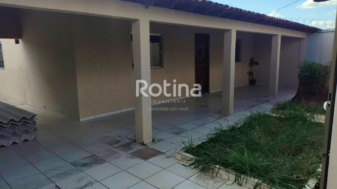 Casa para alugar, 3 quartos em Uberlândia no bairro Segismundo Pereira no valor de R$ 3.000,00 - Rotina Imobiliária: 