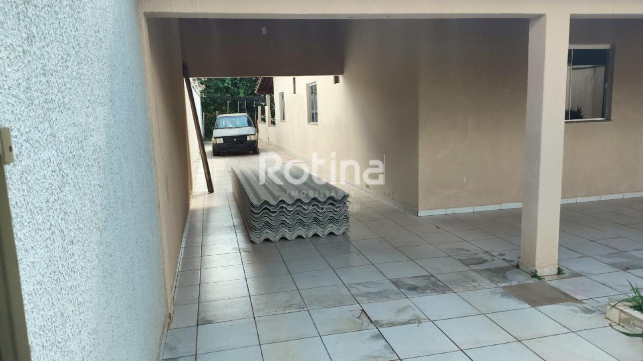 Casa para alugar, 3 quartos em Uberlândia no bairro Segismundo Pereira no valor de R$ 3.000,00 - Rotina Imobiliária: 