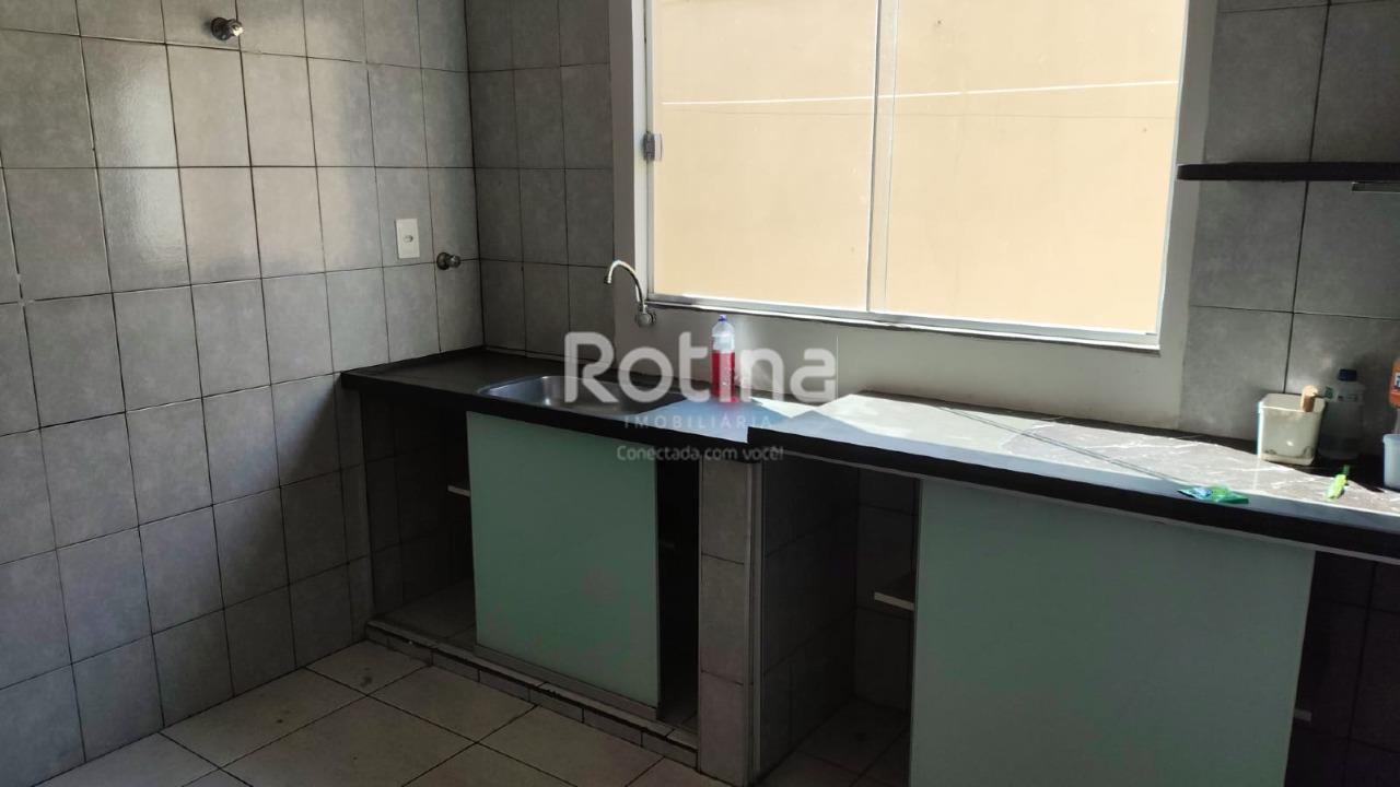 Casa para alugar, 3 quartos em Uberlândia no bairro Segismundo Pereira no valor de R$ 3.000,00 - Rotina Imobiliária: 