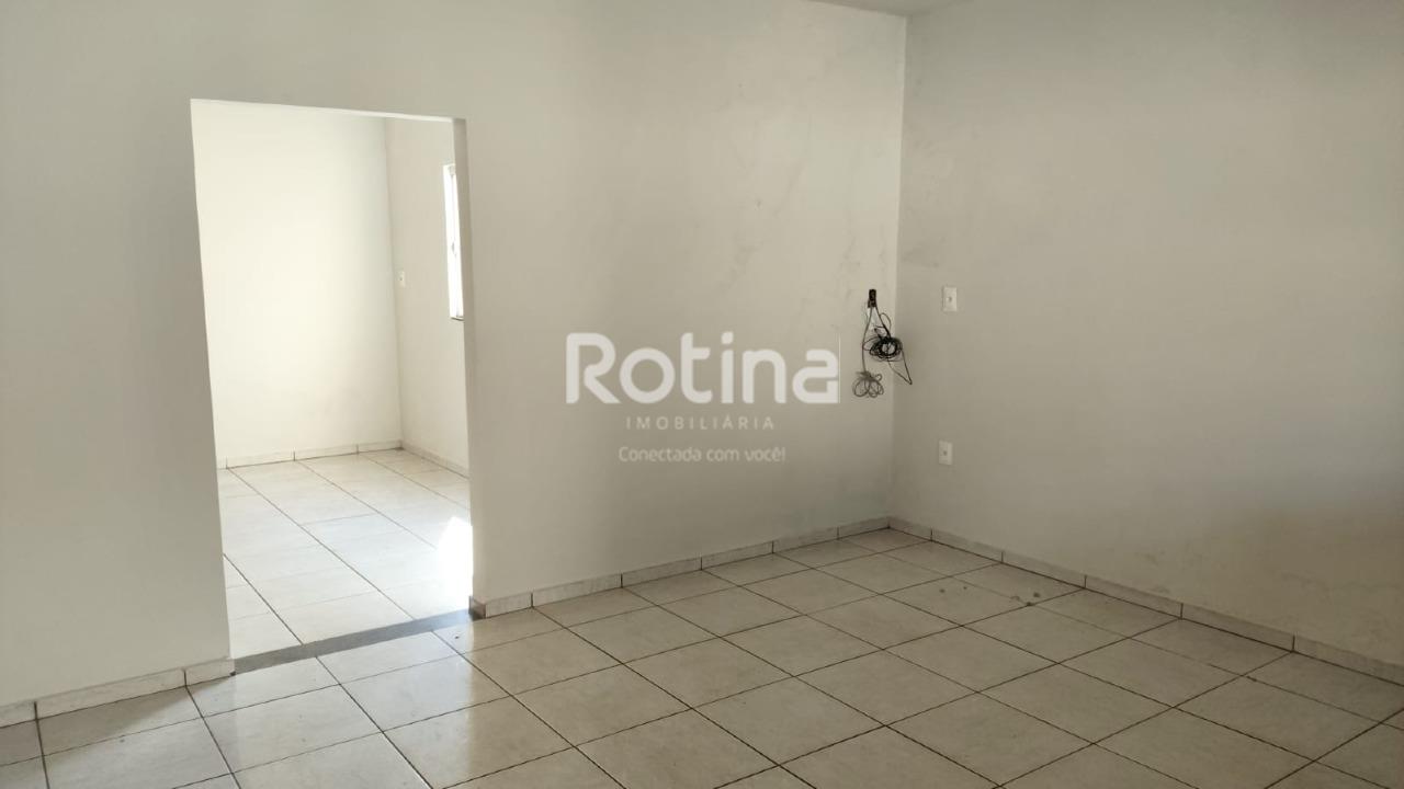 Casa para alugar, 3 quartos em Uberlândia no bairro Segismundo Pereira no valor de R$ 3.000,00 - Rotina Imobiliária: 