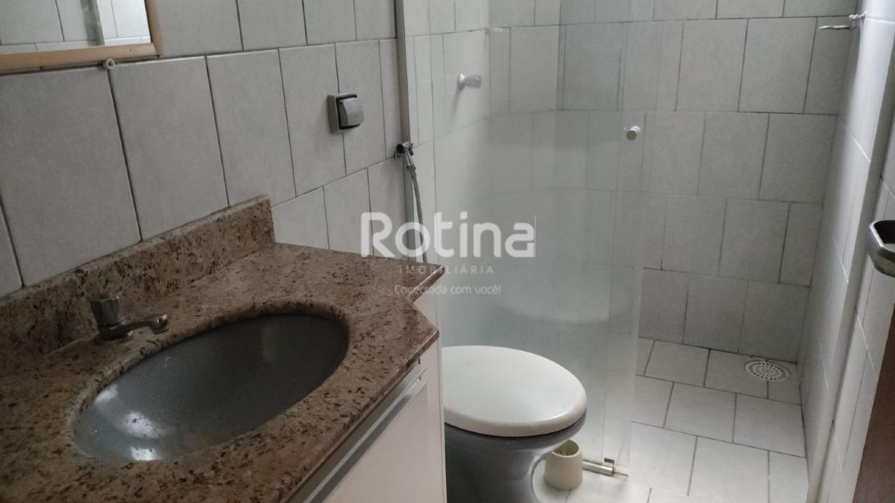 Apartamento para alugar, 3 quartos em Uberlândia no bairro Santa Mônica no valor de R$ 1.800,00 - Rotina Imobiliária: 