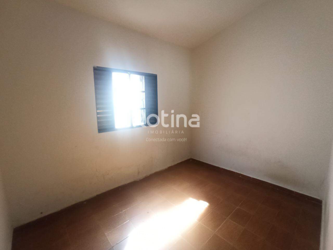 Casa à venda, 3 quartos em Uberlândia no bairro Granada no valor de R$ 370.000,00 - Rotina Imobiliária: 