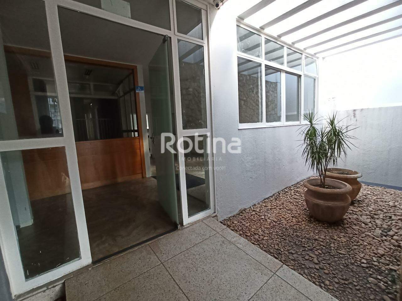 Comercial para alugar, em Uberlândia no bairro Tabajaras no valor de R$ 6.900,00 - Rotina Imobiliária: 