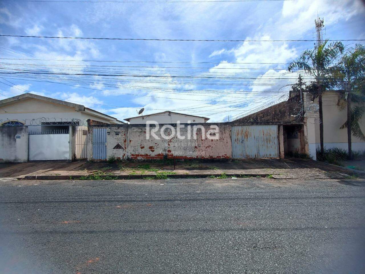 Terreno à venda, em Uberlândia no bairro Presidente Roosevelt no valor de R$ 480.000,00 - Rotina Imobiliária: 