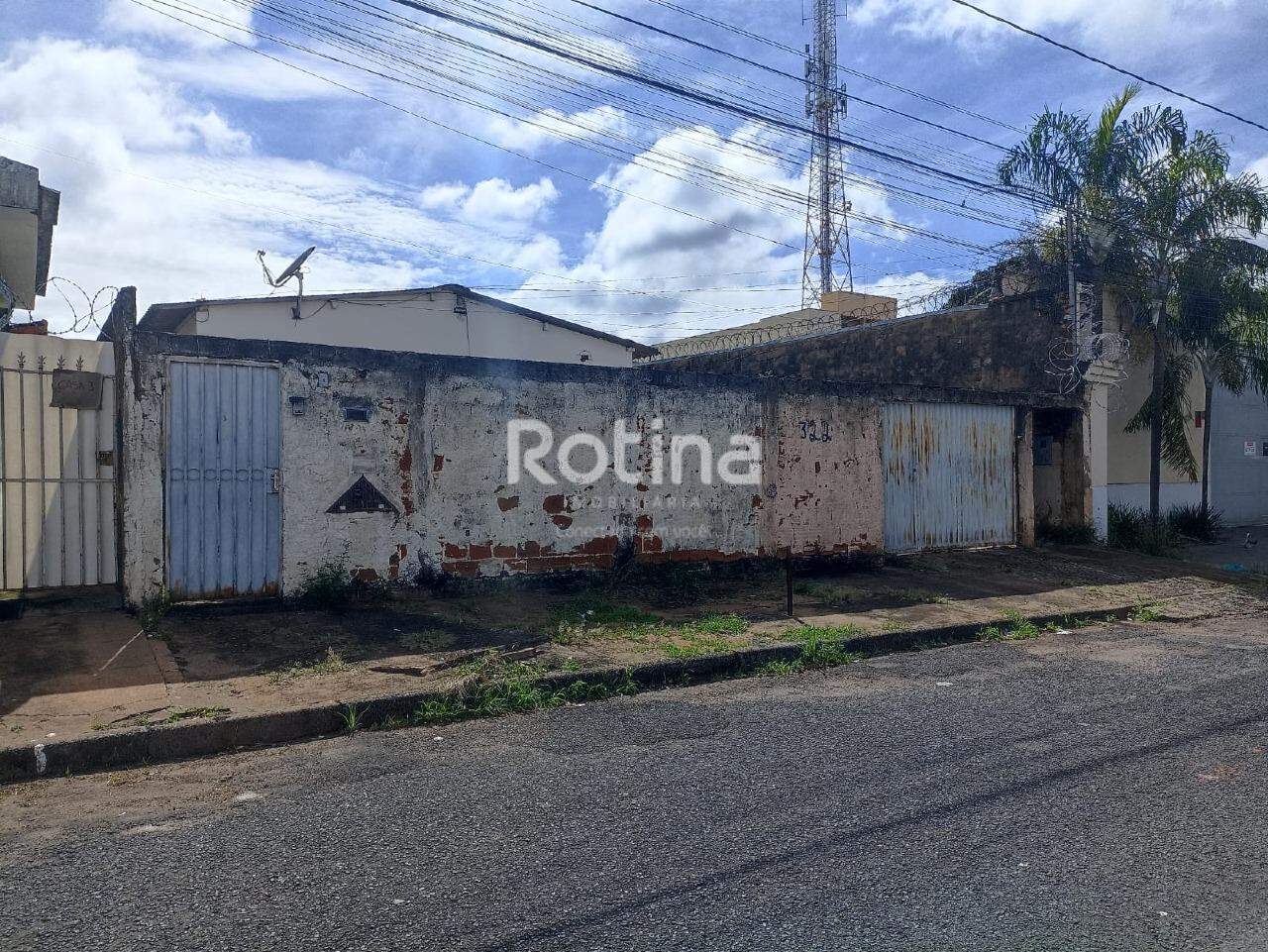 Terreno à venda, em Uberlândia no bairro Presidente Roosevelt no valor de R$ 480.000,00 - Rotina Imobiliária: 