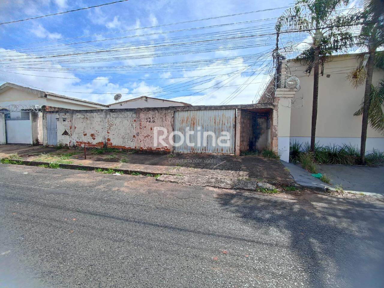 Terreno à venda, em Uberlândia no bairro Presidente Roosevelt no valor de R$ 480.000,00 - Rotina Imobiliária: 