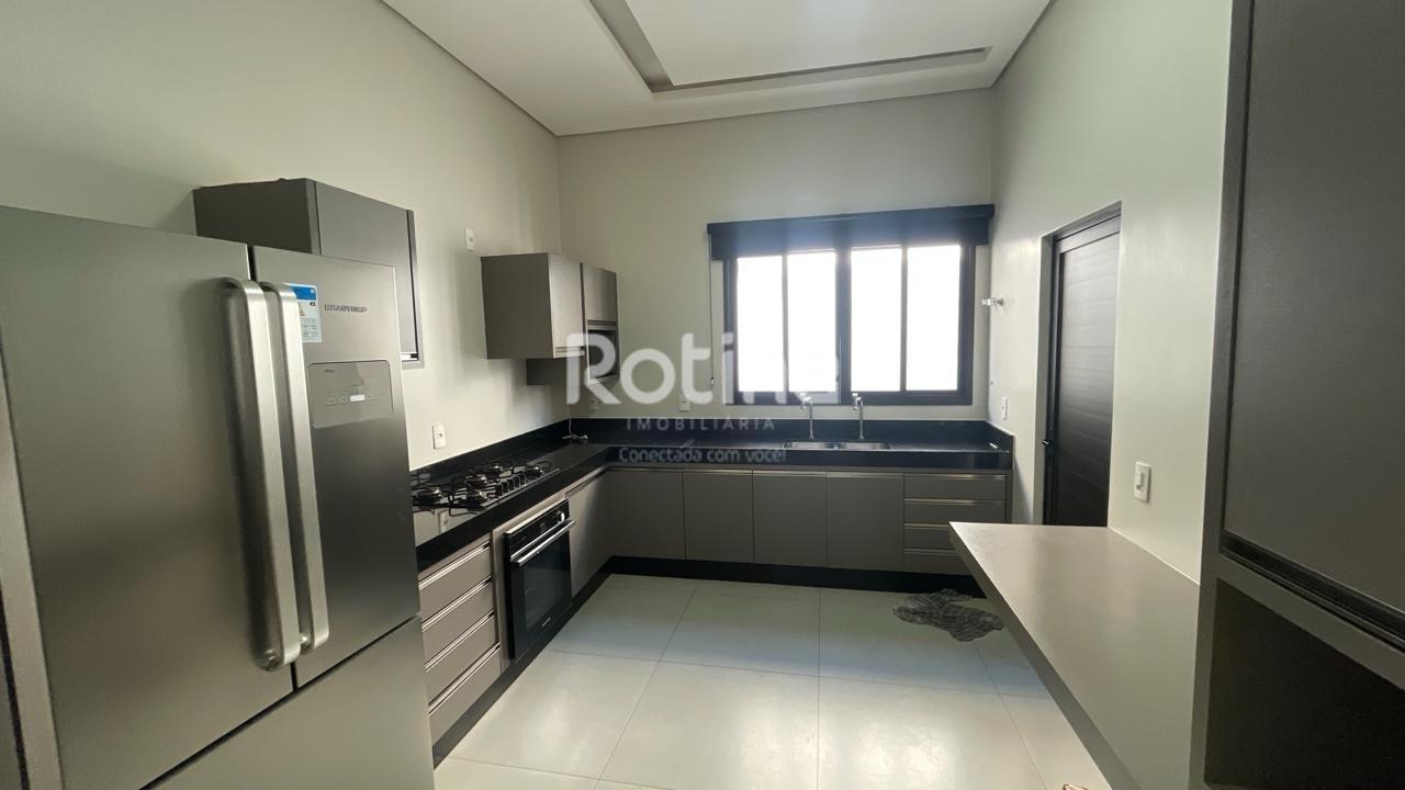 Casa para alugar, 3 quartos em Uberlândia no bairro Gávea no valor de R$ 10.000,00 - Rotina Imobiliária: 