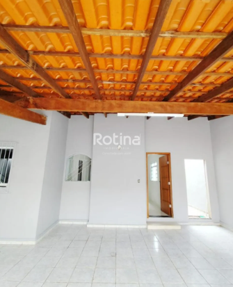 Casa à venda, 3 quartos em Uberlândia no bairro Santa Mônica no valor de R$ 650.000,00 - Rotina Imobiliária: 