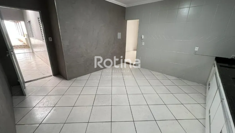 Casa à venda, 3 quartos em Uberlândia no bairro Santa Mônica no valor de R$ 650.000,00 - Rotina Imobiliária: 