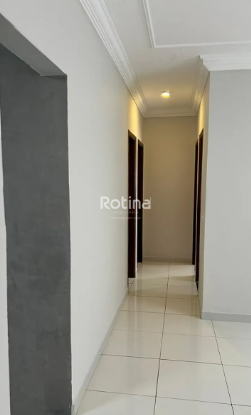 Casa à venda, 3 quartos em Uberlândia no bairro Santa Mônica no valor de R$ 650.000,00 - Rotina Imobiliária: 