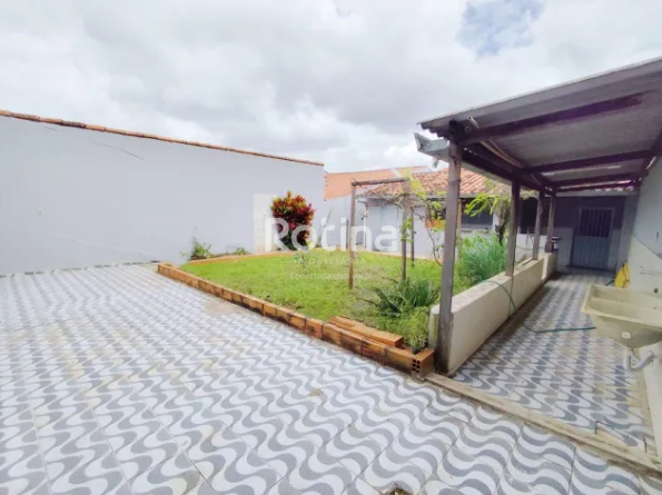 Casa à venda, 3 quartos em Uberlândia no bairro Santa Mônica no valor de R$ 650.000,00 - Rotina Imobiliária: 