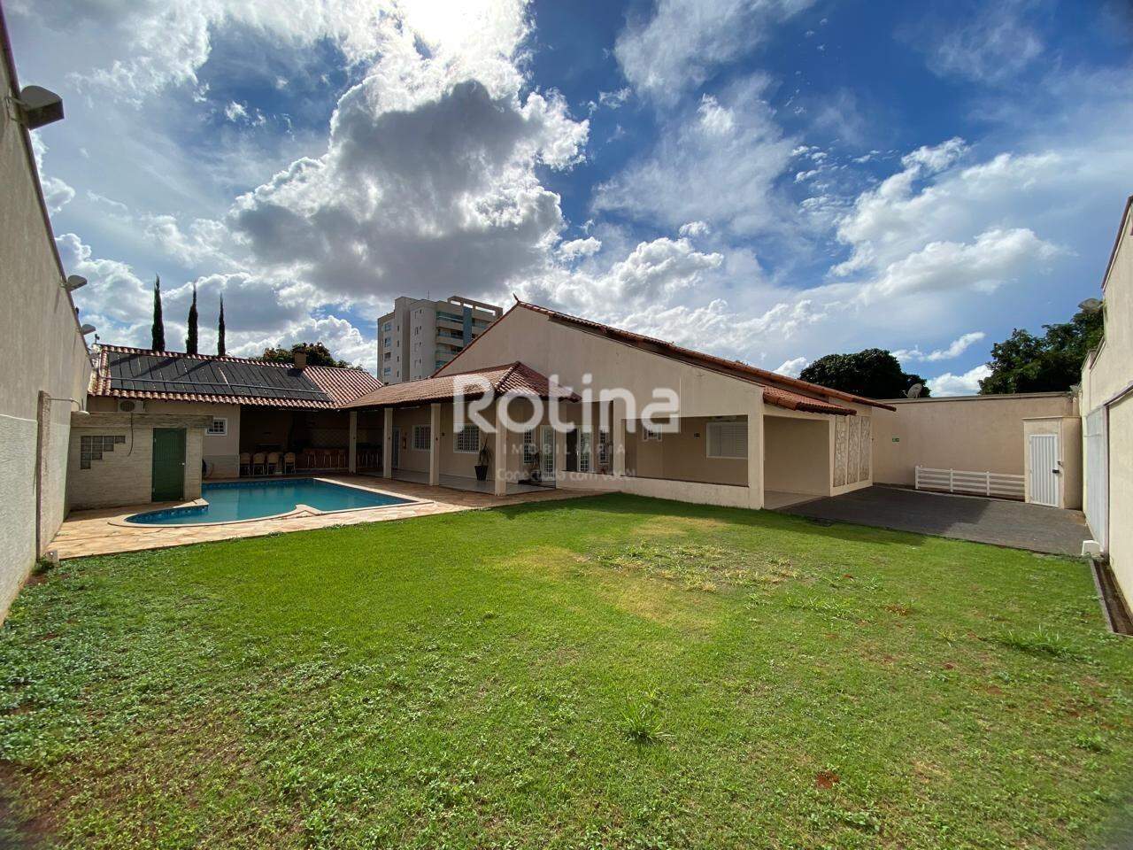 Casa Comercial para alugar, 5 quartos em Uberlândia no bairro Santa Mônica no valor de R$ 10.000,00 - Rotina Imobiliária: 