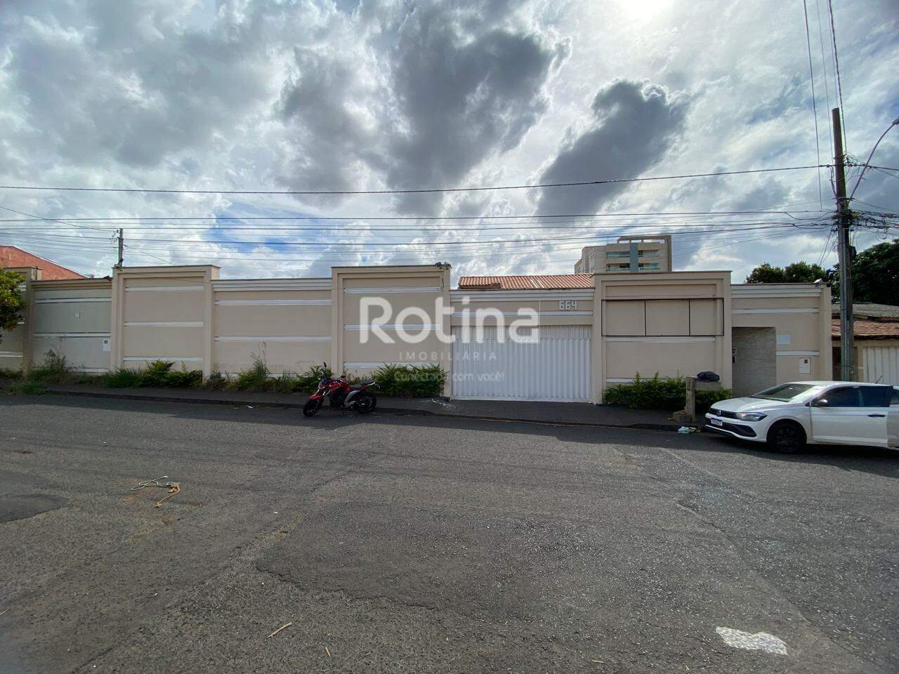 Casa Comercial para alugar, 5 quartos em Uberlândia no bairro Santa Mônica no valor de R$ 10.000,00 - Rotina Imobiliária: 