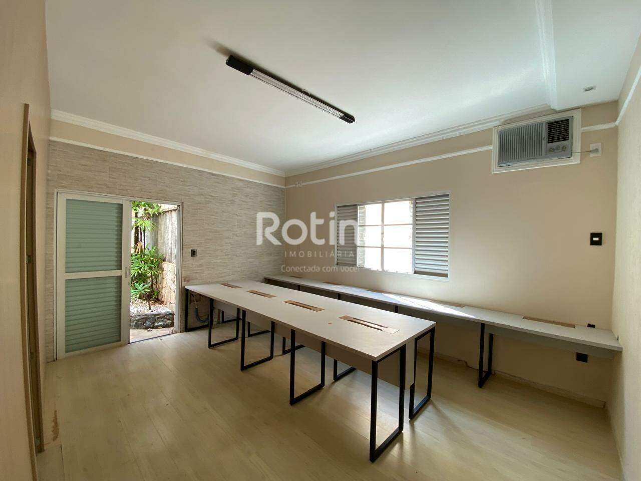 Casa Comercial para alugar, 5 quartos em Uberlândia no bairro Santa Mônica no valor de R$ 10.000,00 - Rotina Imobiliária: 