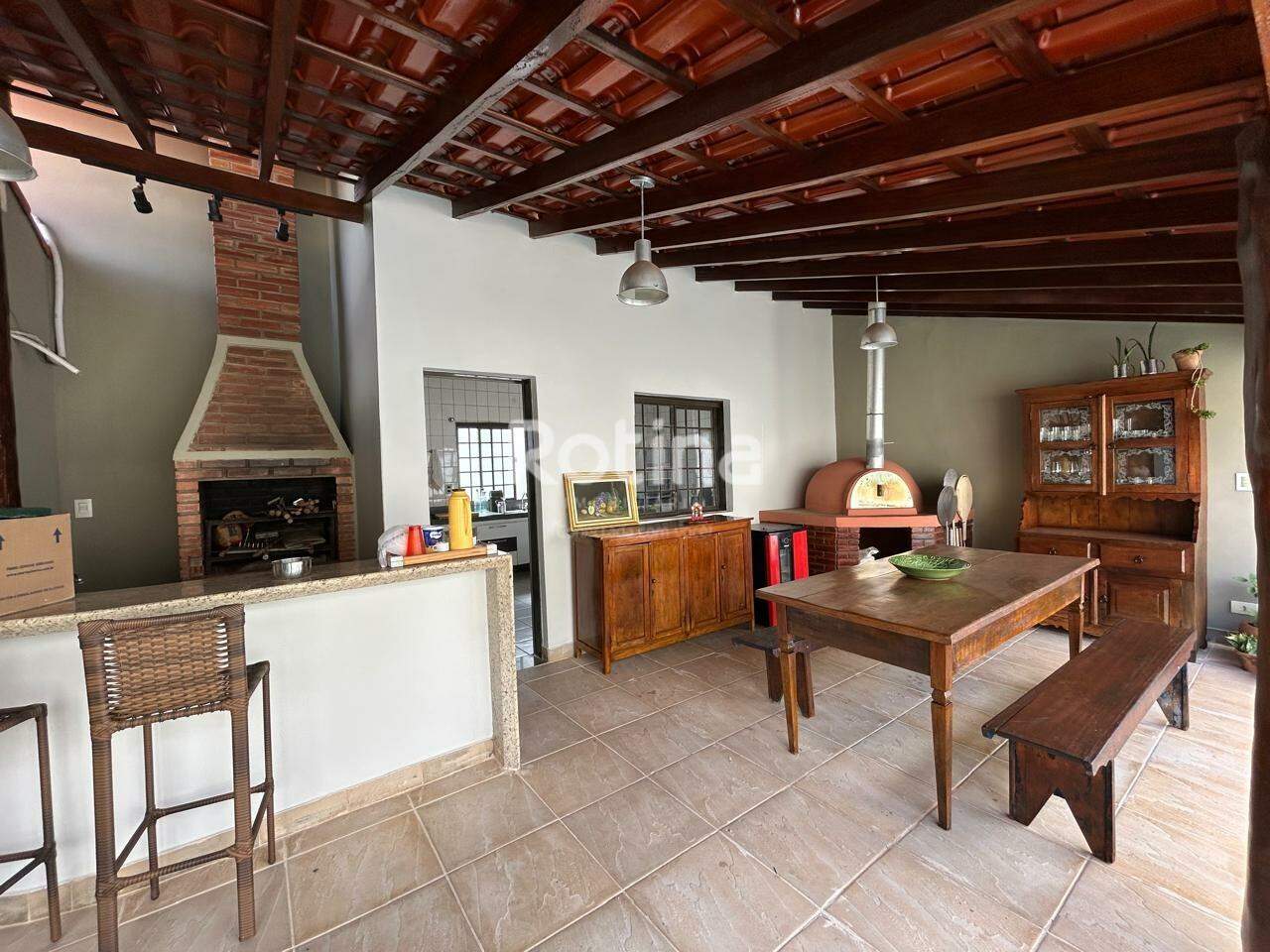 Casa à venda, 3 quartos em Uberlândia no bairro Morada da Colina no valor de R$ 1.500.000,00 - Rotina Imobiliária: 