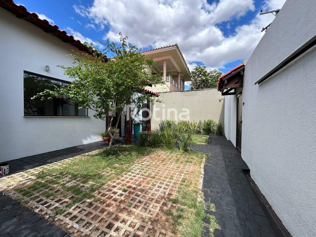 Casa à venda, 3 quartos em Uberlândia no bairro Morada da Colina no valor de R$ 1.500.000,00 - Rotina Imobiliária: 