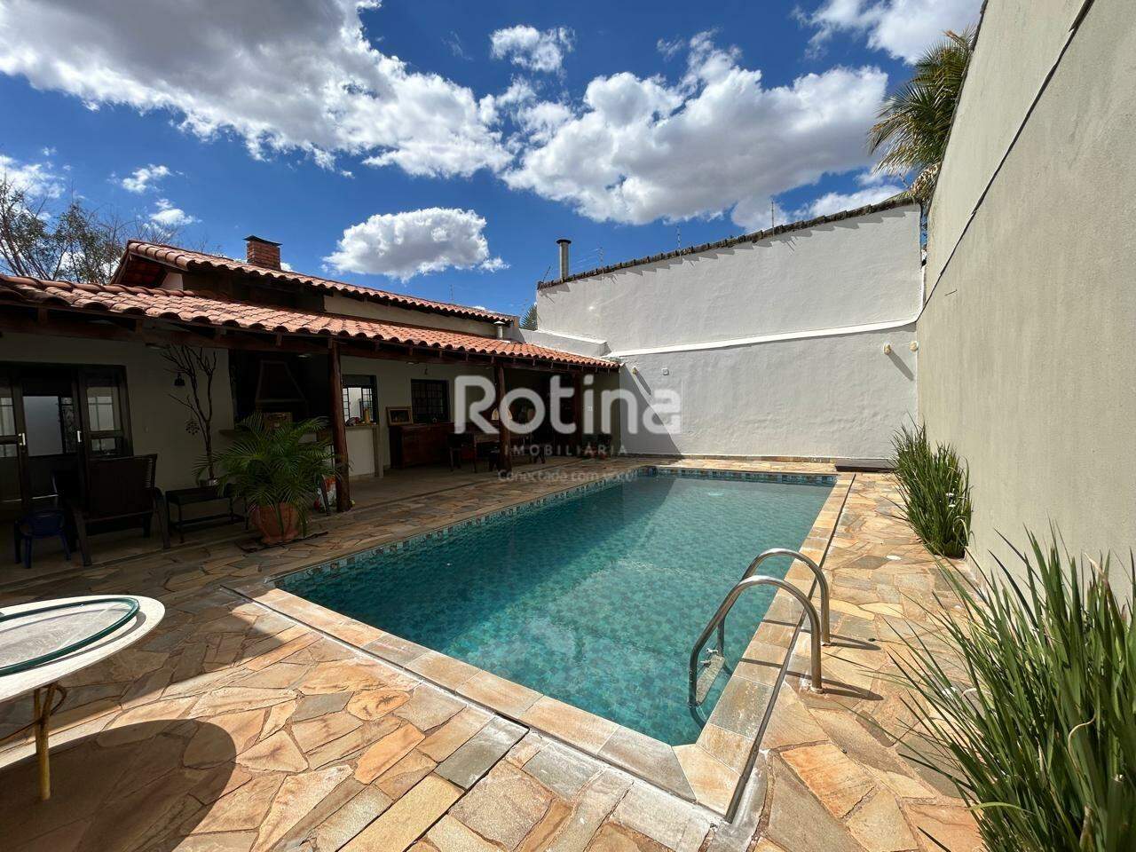 Casa à venda, 3 quartos em Uberlândia no bairro Morada da Colina no valor de R$ 1.500.000,00 - Rotina Imobiliária: 