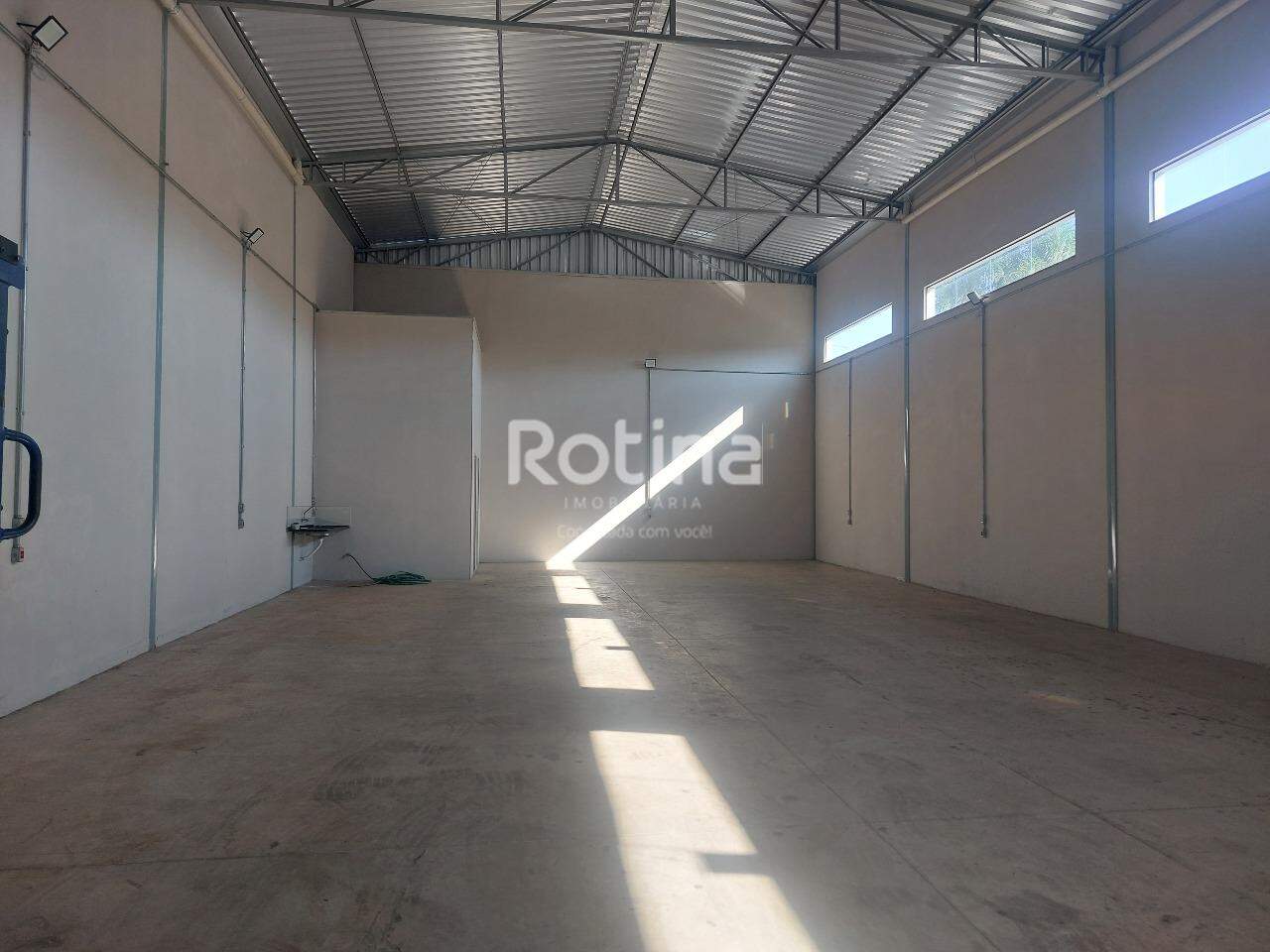 Galpão para alugar, em Uberlândia no bairro Marta Helena no valor de R$ 6.000,00 - Rotina Imobiliária: 