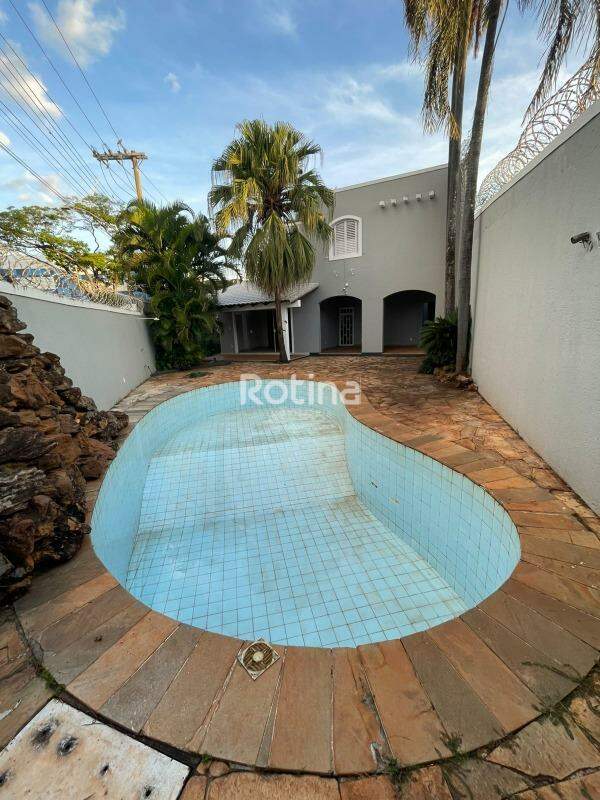 Casa para alugar, em Uberlândia no bairro Cidade Jardim no valor de R$ 5.500,00 - Rotina Imobiliária: 