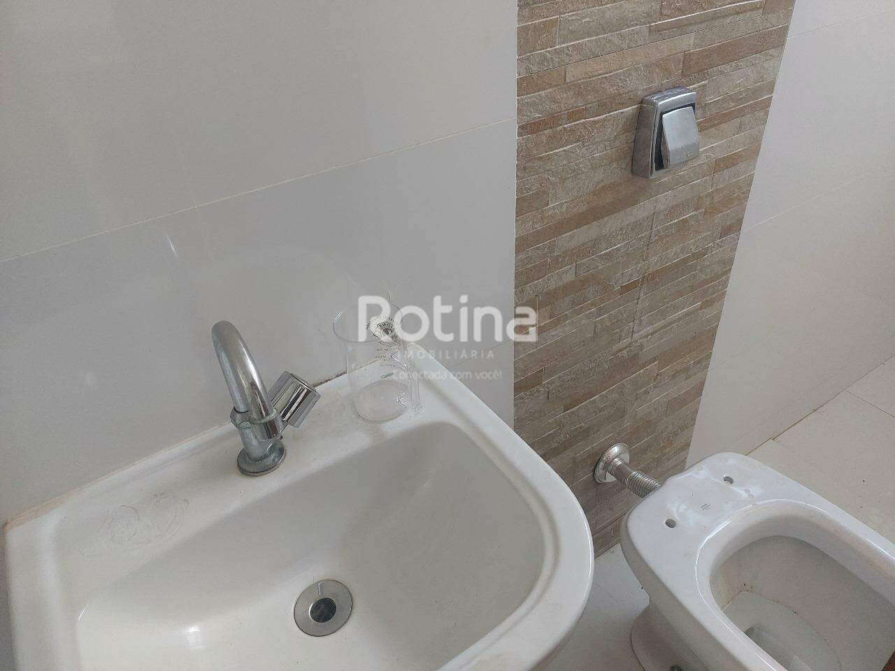 Casa para alugar, em Uberlândia no bairro Cidade Jardim no valor de R$ 5.500,00 - Rotina Imobiliária: 