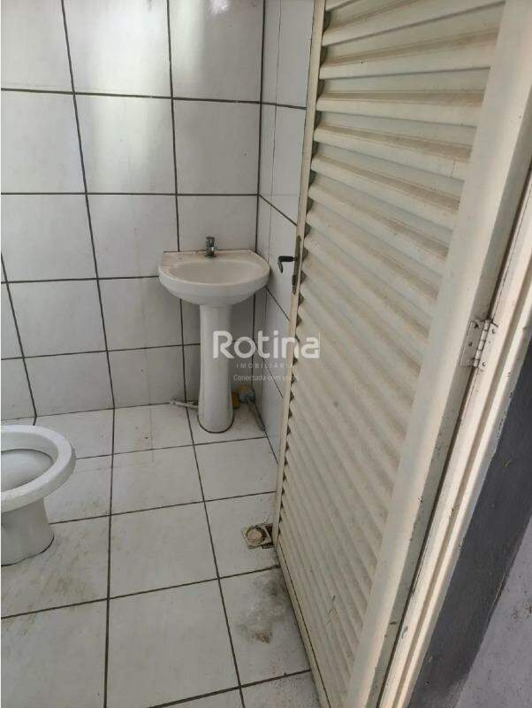 Comercial para alugar, em Uberlândia no bairro Minas Gerais no valor de R$ 800,00 - Rotina Imobiliária: 