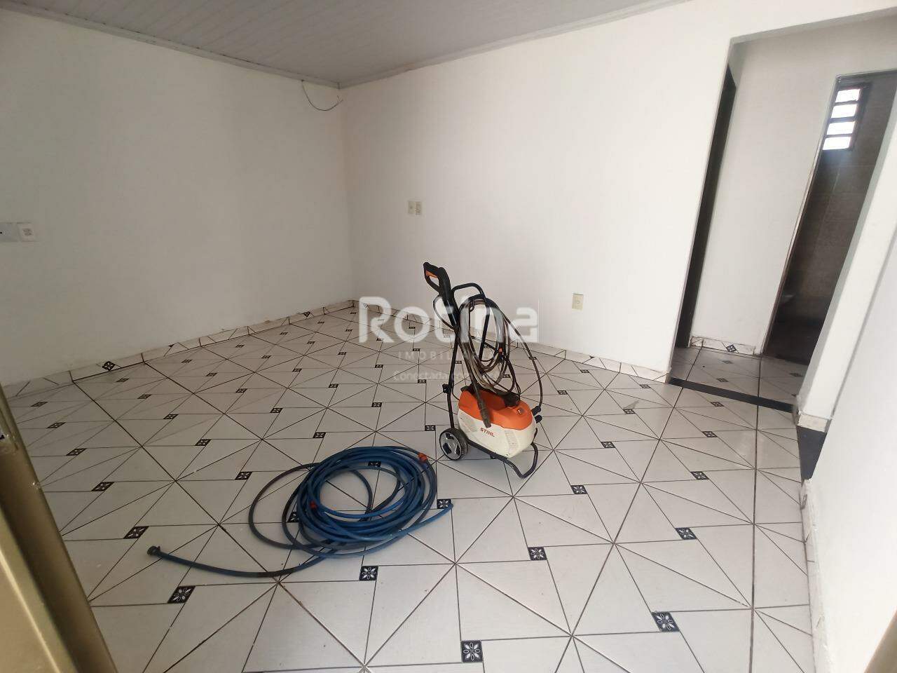 Casa para alugar, 2 quartos em Uberlândia no bairro São Jorge no valor de R$ 2.000,00 - Rotina Imobiliária: 