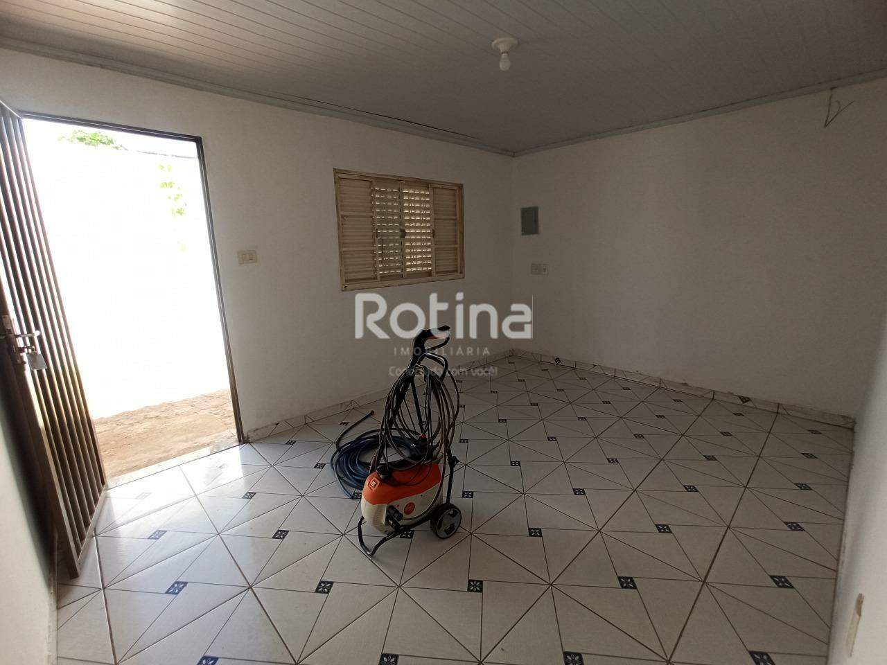 Casa para alugar, 2 quartos em Uberlândia no bairro São Jorge no valor de R$ 2.000,00 - Rotina Imobiliária: 