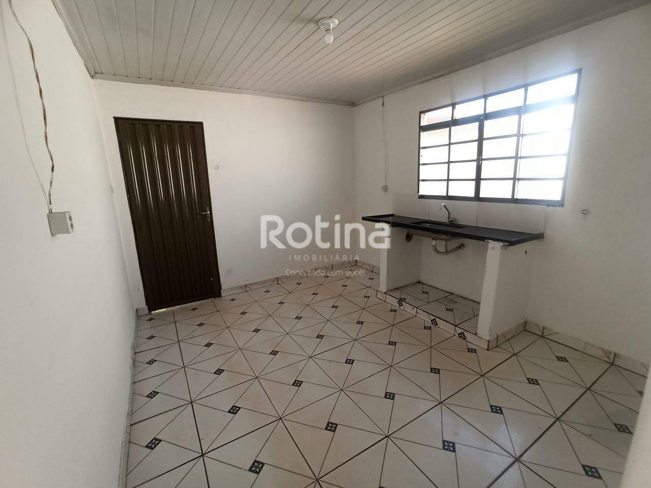 Casa para alugar, 2 quartos em Uberlândia no bairro São Jorge no valor de R$ 2.000,00 - Rotina Imobiliária: 