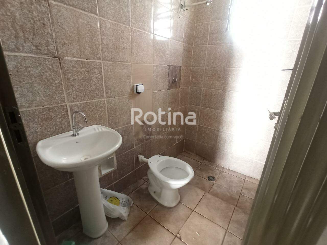 Casa para alugar, 2 quartos em Uberlândia no bairro São Jorge no valor de R$ 2.000,00 - Rotina Imobiliária: 