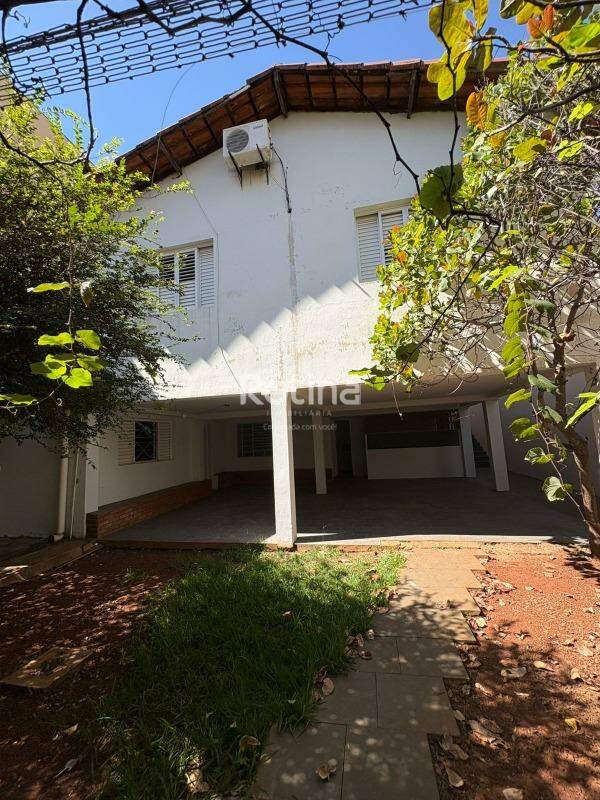 Casa para alugar, 3 quartos em Uberlândia no bairro Saraiva no valor de R$ 5.500,00 - Rotina Imobiliária: 