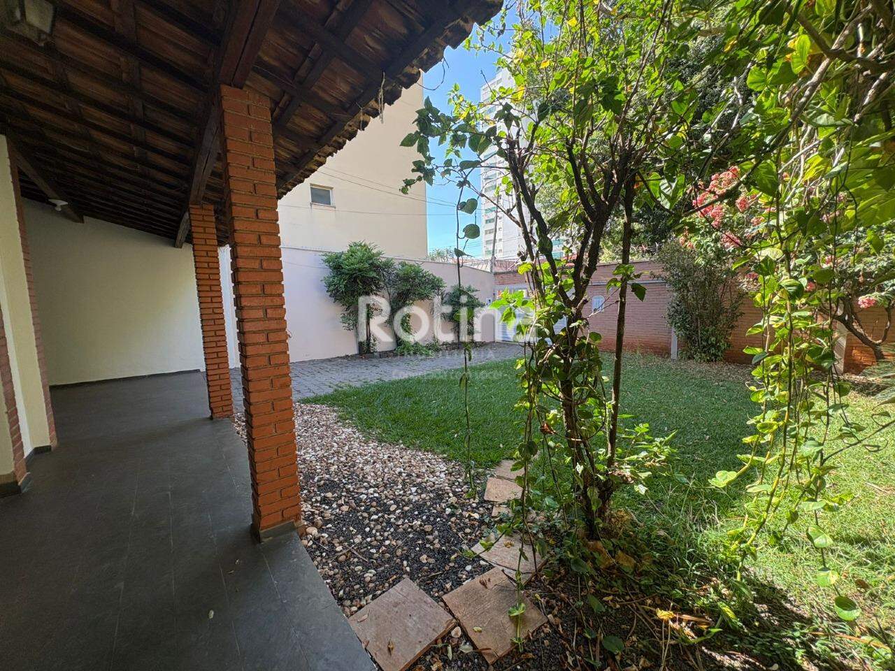 Casa para alugar, 3 quartos em Uberlândia no bairro Saraiva no valor de R$ 5.500,00 - Rotina Imobiliária: 