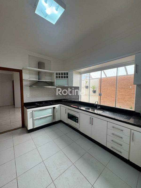 Casa Condomínio Fechado à venda, 3 quartos em Uberlândia no bairro Royal Park no valor de R$ 1.390.000,00 - Rotina Imobiliária: 