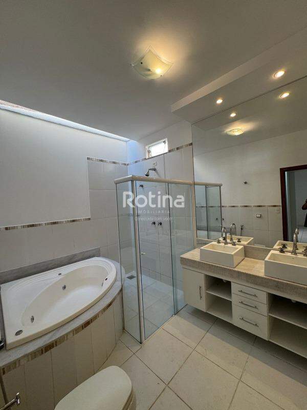 Casa Condomínio Fechado à venda, 3 quartos em Uberlândia no bairro Royal Park no valor de R$ 1.390.000,00 - Rotina Imobiliária: 