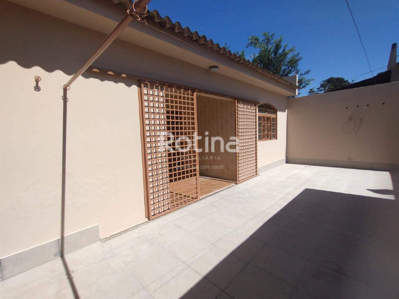 Casa para alugar, 3 quartos em Uberlândia no bairro Presidente Roosevelt no valor de R$ 2.200,00 - Rotina Imobiliária: 