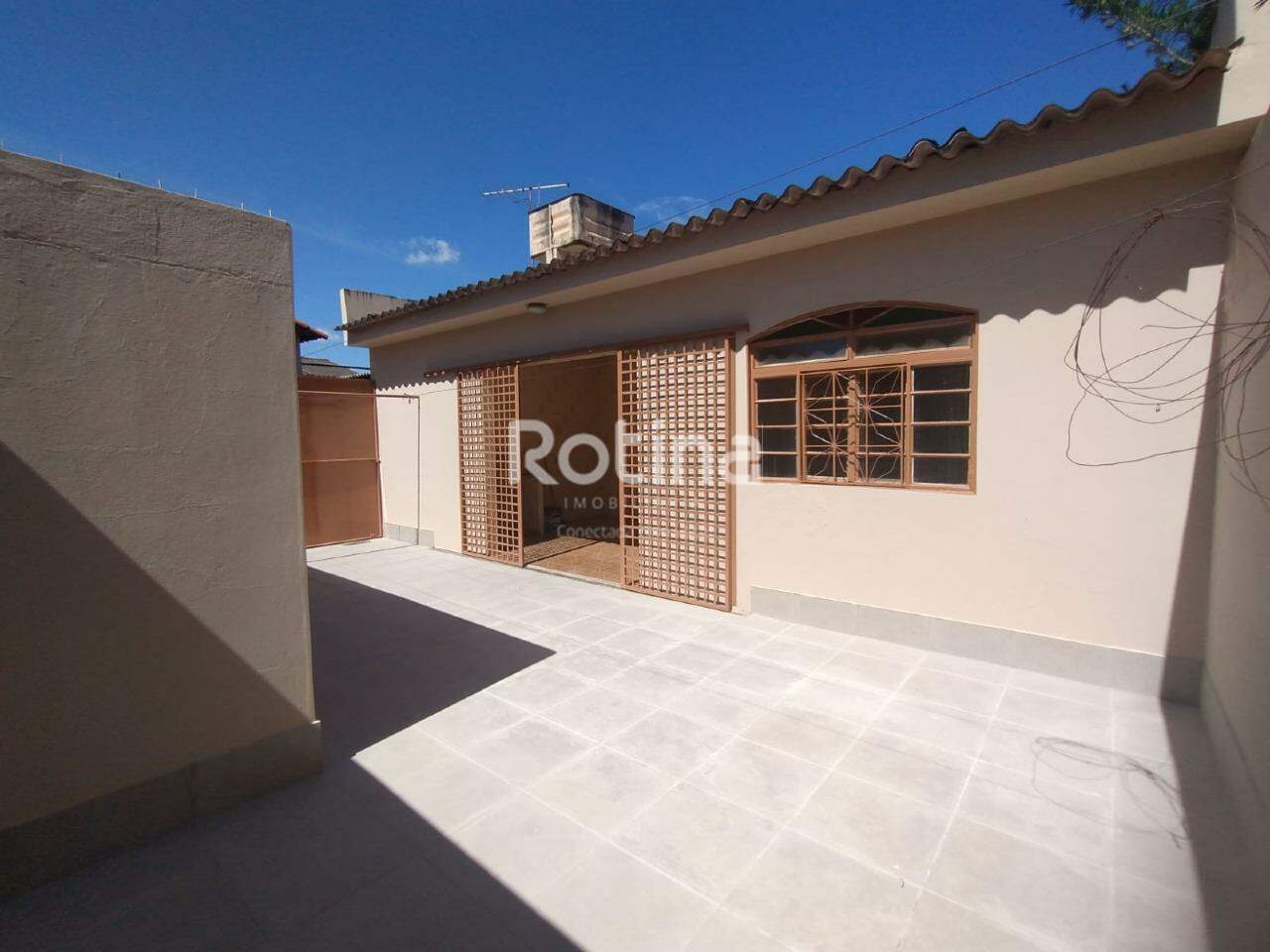 Casa para alugar, 3 quartos em Uberlândia no bairro Presidente Roosevelt no valor de R$ 2.200,00 - Rotina Imobiliária: 